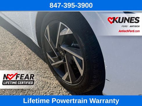 Used 2025 Hyundai Elantra SEL image 12