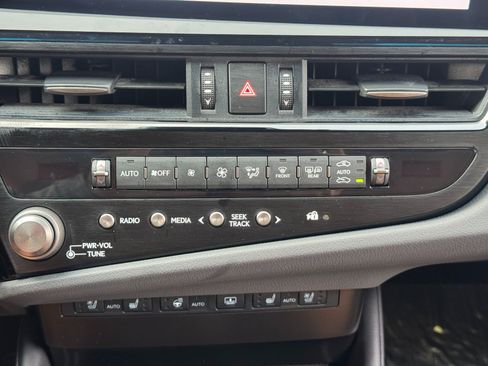 Used 2025 Lexus ES 300h w/ Accessory Package (Z1) FWD image 28