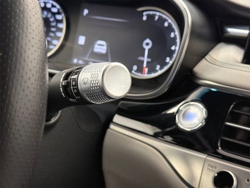 Used 2024 Genesis G70 2.5T image 27