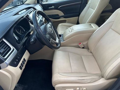 Used 2015 Toyota Highlander Limited Platinum AWD/4WD image 9