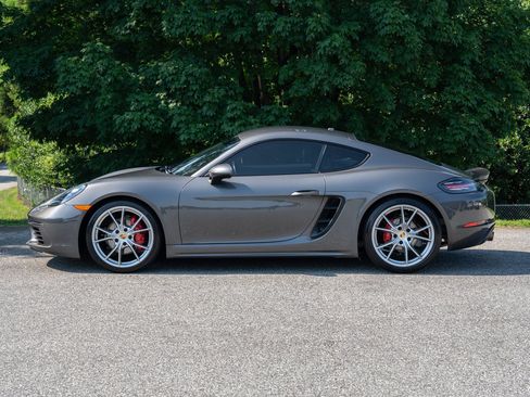 Used 2018 Porsche 718 Cayman S RWD image 2