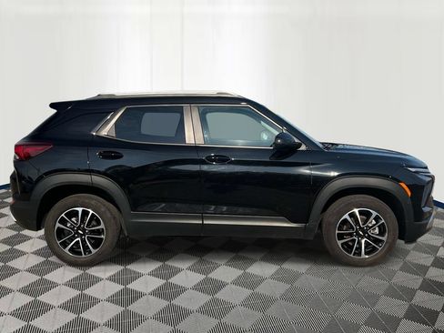 Used 2025 Chevrolet TrailBlazer LT AWD/4WD image 6