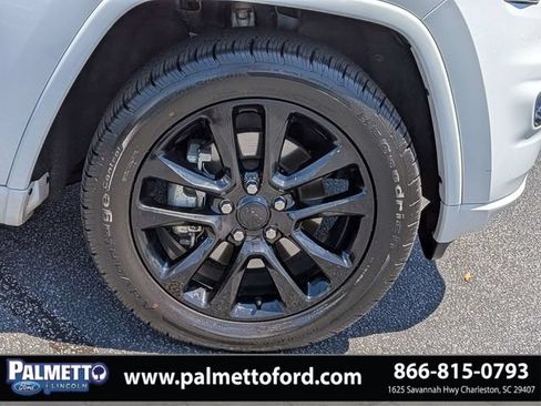 Used 2021 Jeep Grand Cherokee Laredo X AWD/4WD image 11