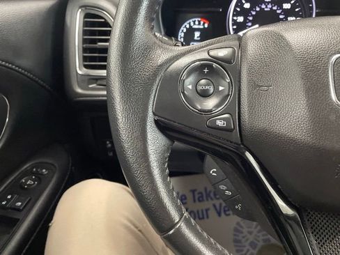 Used 2021 Honda HR-V Touring image 23