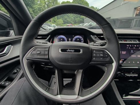 Used 2023 Jeep Grand Cherokee L Altitude AWD/4WD image 21