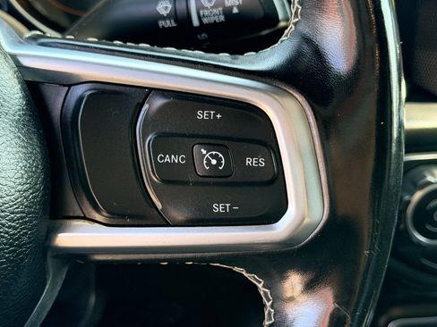 Used 2020 Jeep Gladiator Overland AWD/4WD image 32
