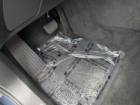 Certified 2025 Volvo XC90 B6 Plus AWD/4WD image 17