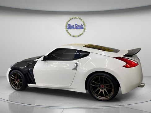 Used 2017 Nissan 370Z Coupe RWD image 3