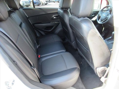 Certified 2022 Chevrolet Trax LT w/ LT Convenience Package AWD/4WD image 30