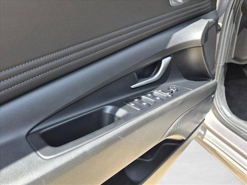 Used 2023 Hyundai Elantra Limited FWD image 12