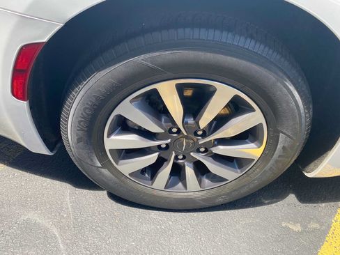 Used 2022 Chrysler Pacifica Touring-L FWD image 41
