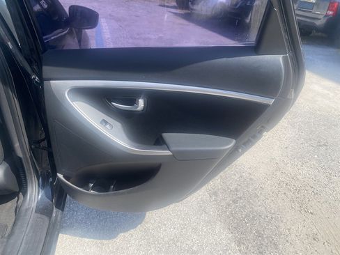 Used 2014 Hyundai Elantra GT FWD image 11