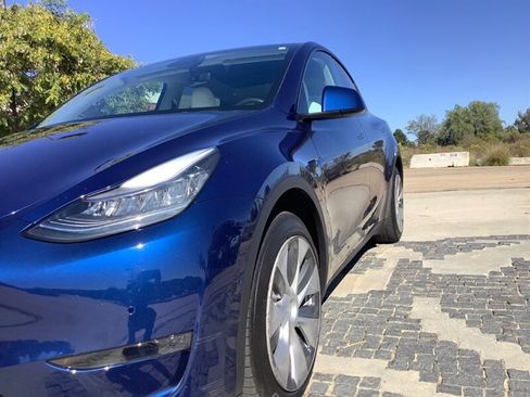 Used 2020 Tesla Model Y Long Range image 8