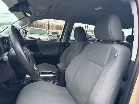 Used 2020 Toyota Tacoma SR5 image 15