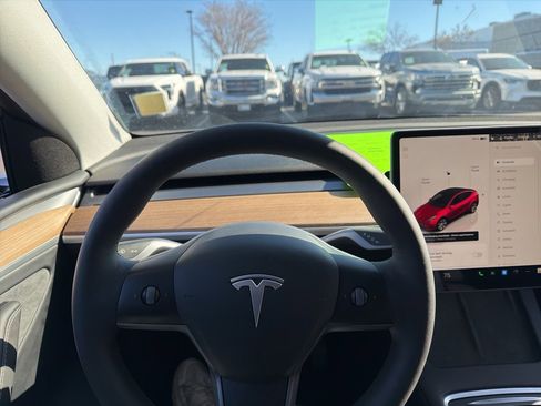 Used 2024 Tesla Model Y Long Range image 16