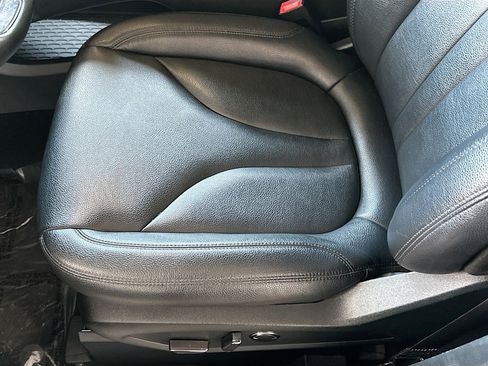 Used 2022 Lincoln Nautilus FWD w/ Premium Package image 19