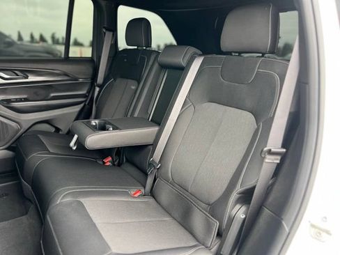 Used 2024 Jeep Grand Cherokee Laredo X RWD image 17