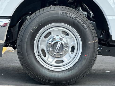 New 2026 Ford F250 XL w/ XL Chrome Package image 22