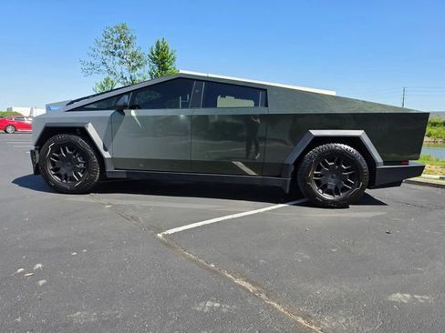 Used 2024 Tesla Cybertruck Cyberbeast AWD/4WD image 12