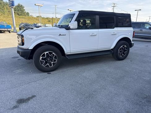 Used 2025 Ford Bronco Outer Banks AWD/4WD image 3