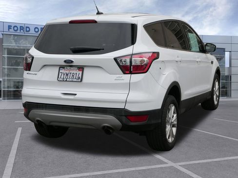 Used 2017 Ford Escape SE image 4