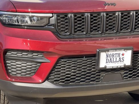 New 2025 Jeep Grand Cherokee Altitude image 7