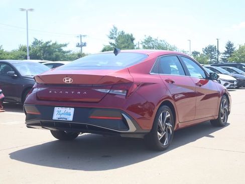 Used 2025 Hyundai Elantra SEL FWD image 5