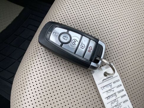 Used 2021 Ford Escape Titanium image 36