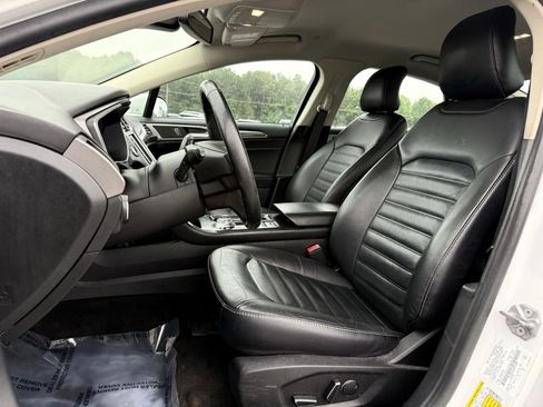 Used 2018 Ford Fusion SE w/ Equipment Group 602A FWD image 15