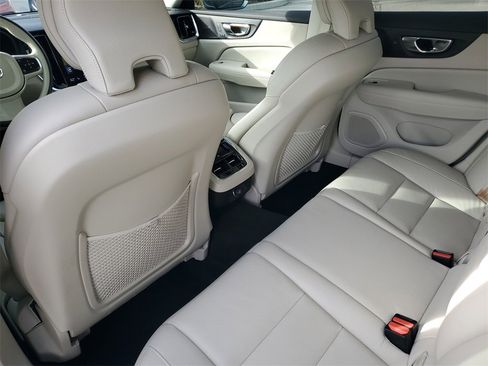 Used 2020 Volvo S60 T6 Inscription image 21