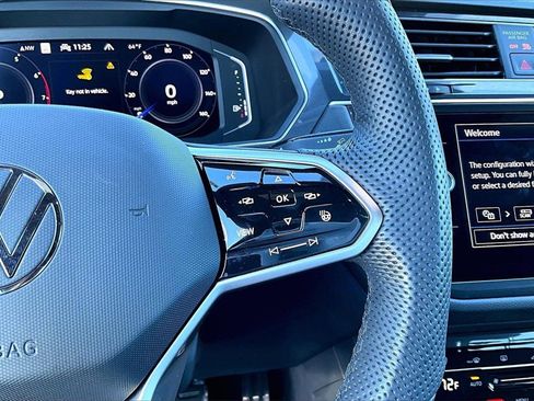 Certified 2022 Volkswagen Tiguan SEL R-Line image 25