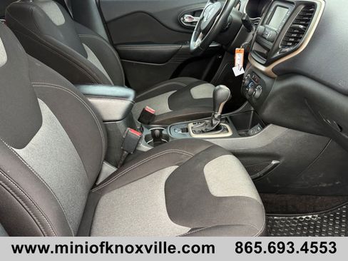 Used 2015 Jeep Cherokee Sport image 24