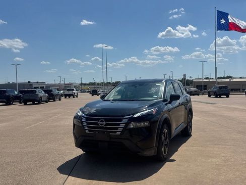 Certified 2025 Nissan Rogue SV FWD image 6