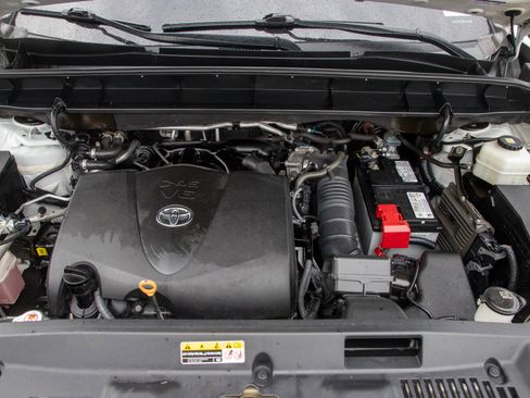 Used 2020 Toyota Highlander XLE AWD/4WD image 33