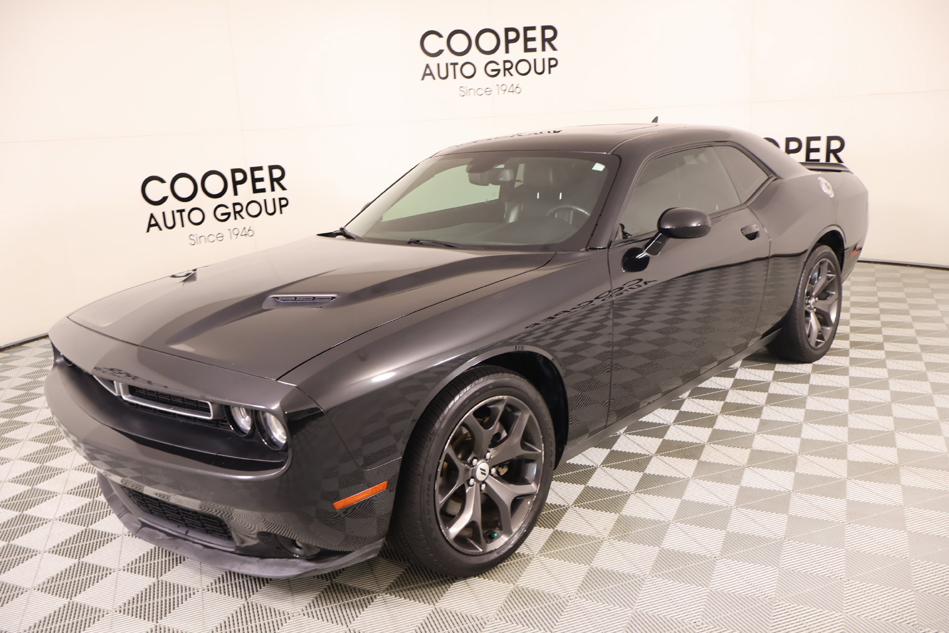 Used 2018 Dodge Challenger SXT Plus RWD image 10