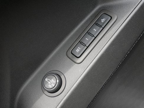 Used 2023 Chevrolet Equinox Premier image 15