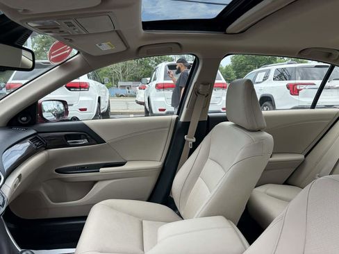 Used 2017 Honda Accord EX-L image 11