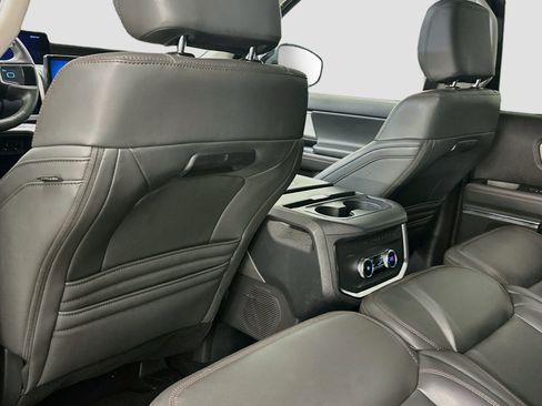 Used 2025 Ford Expedition Max Active AWD/4WD image 29