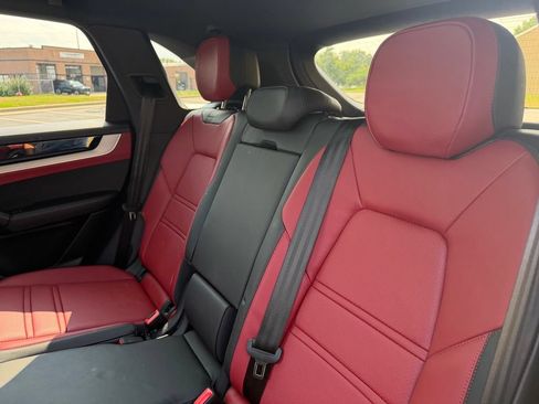 Certified 2025 Porsche Cayenne AWD/4WD image 22