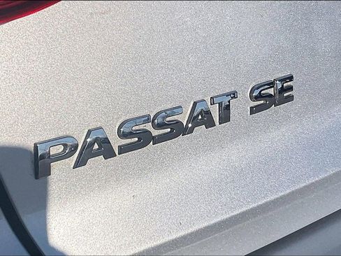 Used 2017 Volkswagen Passat 1.8T SE w/ SE Lighting Package image 32
