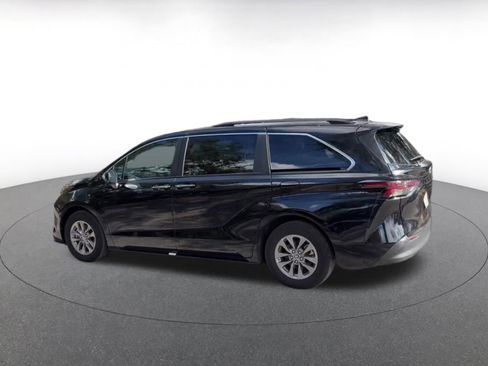 Used 2024 Toyota Sienna XLE image 10