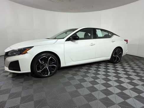 Used 2024 Nissan Altima 2.5 SR FWD image 18