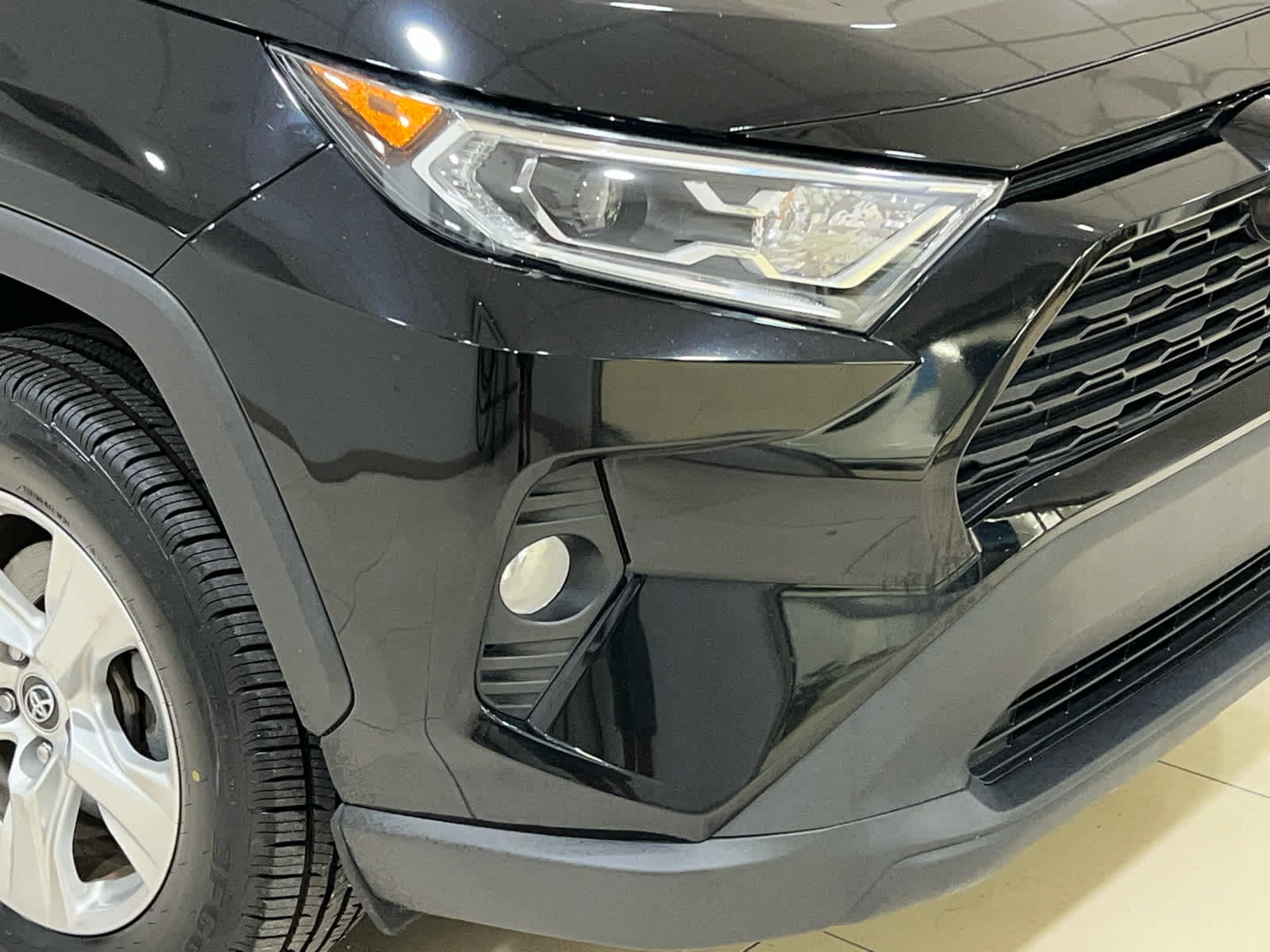 Used 2021 Toyota RAV4 XLE w/ Convenience Package AWD/4WD image 2