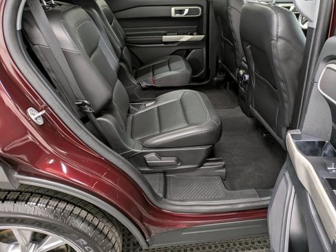 Used 2022 Ford Explorer XLT w/ Equipment Group 202A image 25