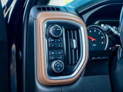 Used 2020 Chevrolet Silverado 1500 High Country w/ Technology Package image 15