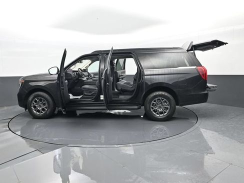 Used 2025 Ford Expedition Max Active AWD/4WD image 35