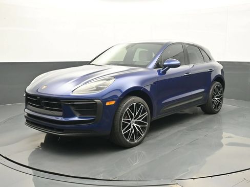 Certified 2025 Porsche Macan AWD/4WD image 1