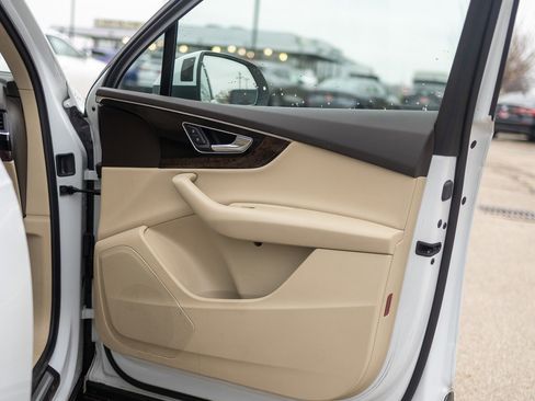 Used 2019 Audi Q7 3.0T Premium image 45