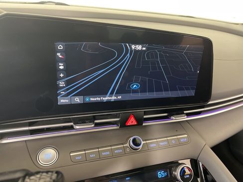 Used 2025 Hyundai Elantra SEL image 29