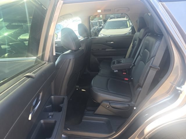 Used 2025 Nissan Pathfinder SL AWD/4WD image 9